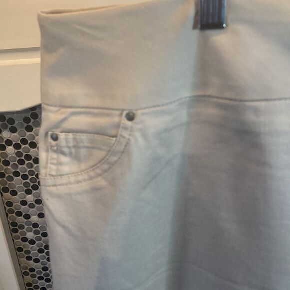 Avenue khaki skort, size 16, good used condition - Picture 2 of 7